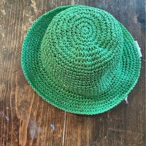 TRINA TURK green women’s hat! Perfect for summer/ lightweight and packable!💚!